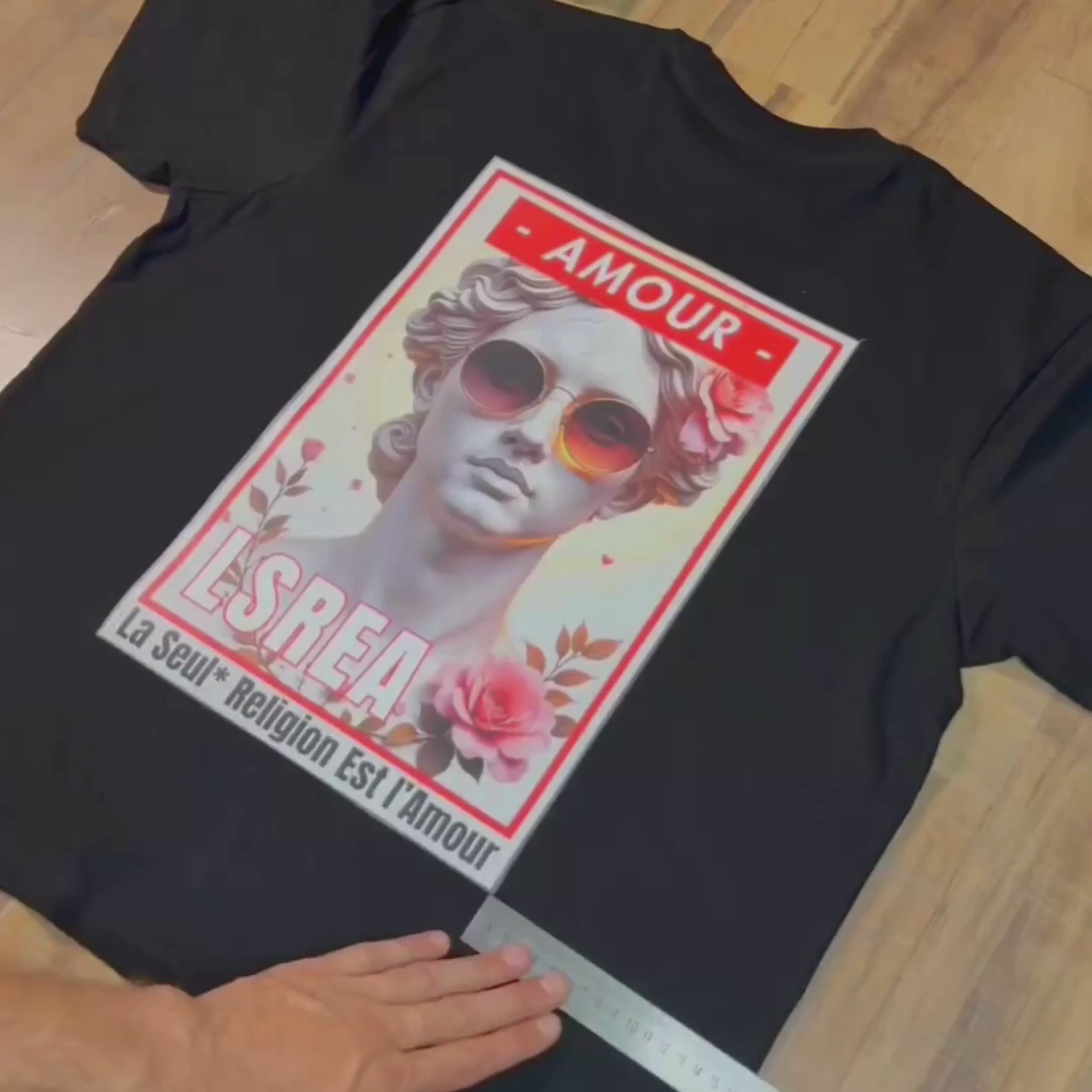 Charger la vidéo : Création du t shirt Propagande fait avec Amour ‘´´!
